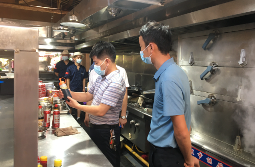 常宁：“餐饮安全 你我同查” 确保舌尖上的安全