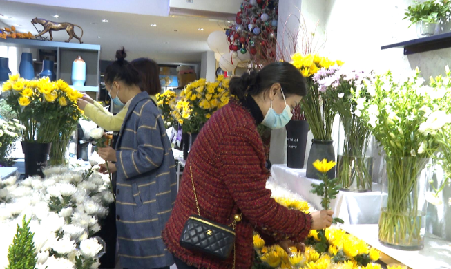 【视频】清明：鲜花遥寄哀思 文明祭祀成新风