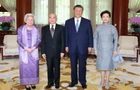 习近平夫妇会见柬埔寨国王西哈莫尼和太后莫尼列