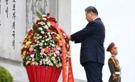近镜头｜缅怀先烈 世代友好