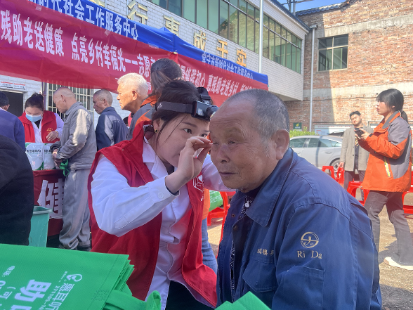 【视频】学雷锋践初心 惠残助老进乡村