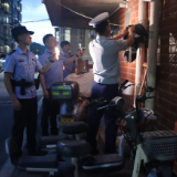 【视频】常宁:消防夜查除隐患 当场制止电动车室内充电