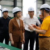 邓艳红开展“企业服务年”行动和调度项目建设工作