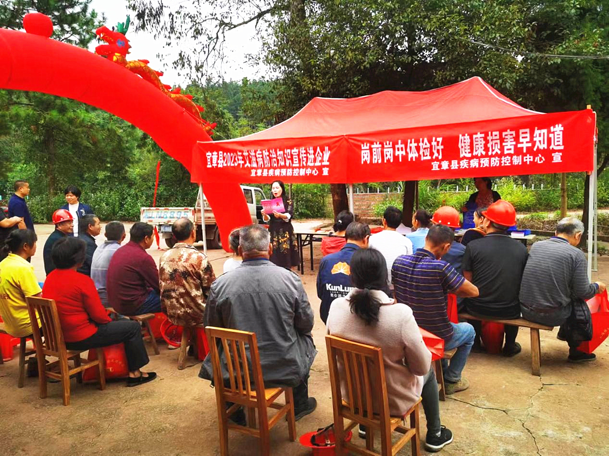 我县开展结核病防治宣传进企业活动1_副本.jpg
