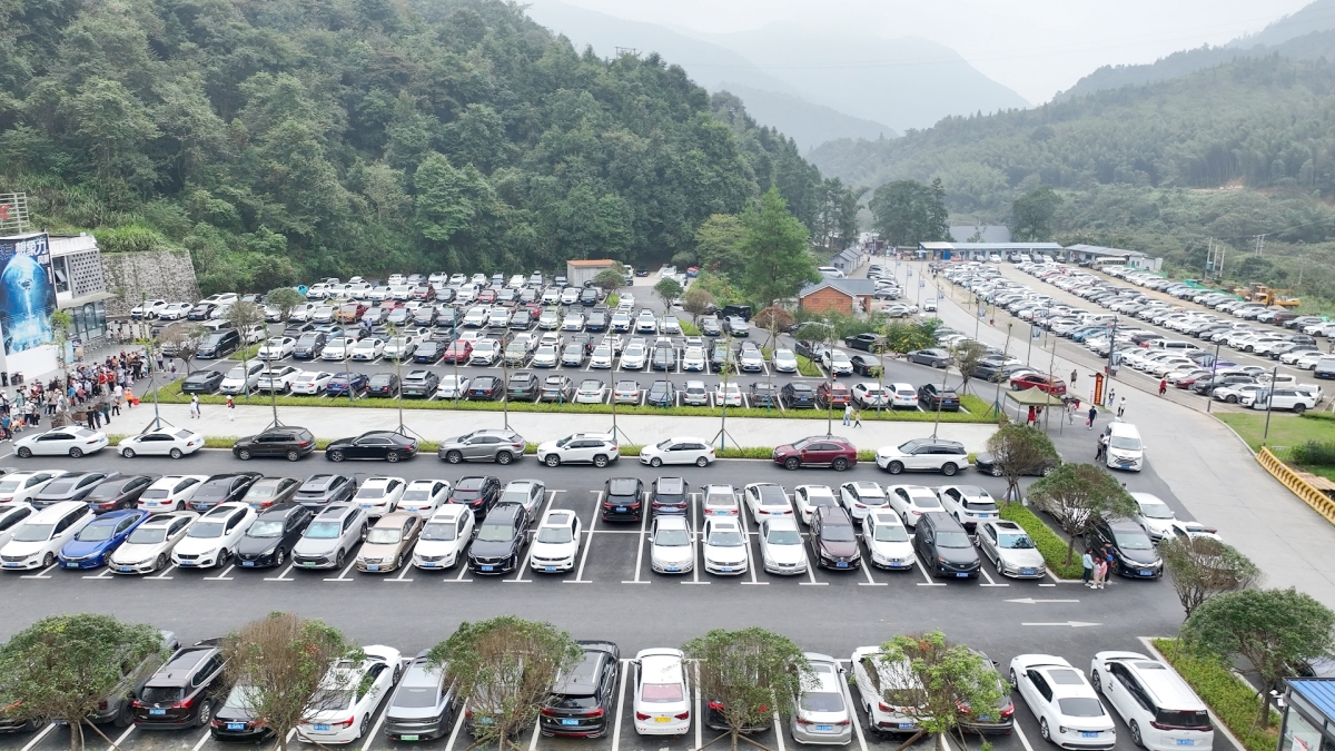 莽山五指峰景区：免费停车、专车摆渡1_副本.jpg