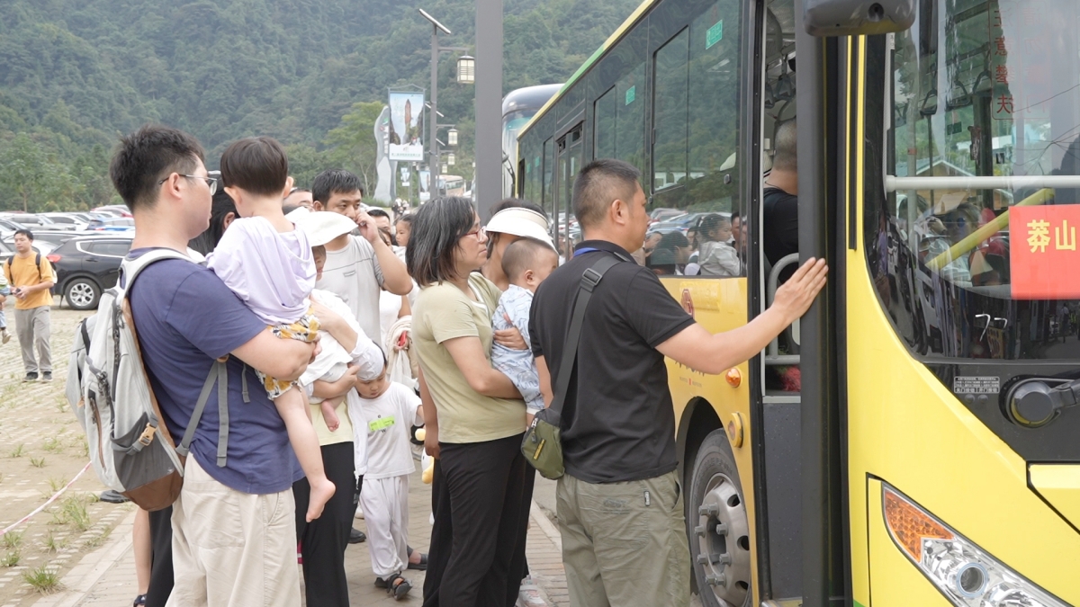 莽山五指峰景区：免费停车、专车摆渡2_副本.jpg