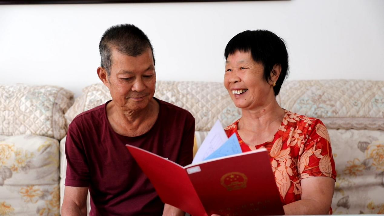 宜投集团加快权证办理.jpg 宜投集团加快权证办理.jpg