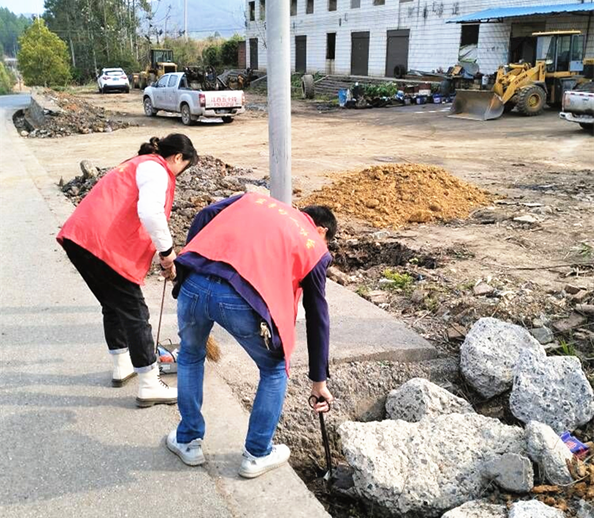 黄沙美化环境_副本.jpg 黄沙美化环境_副本.jpg