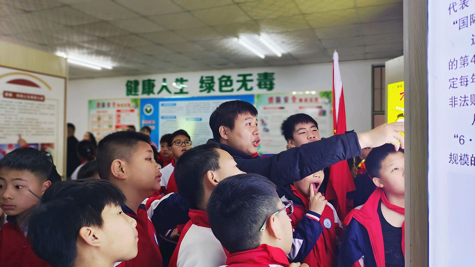 县八完小禁毒_副本.jpg 县八完小禁毒_副本.jpg