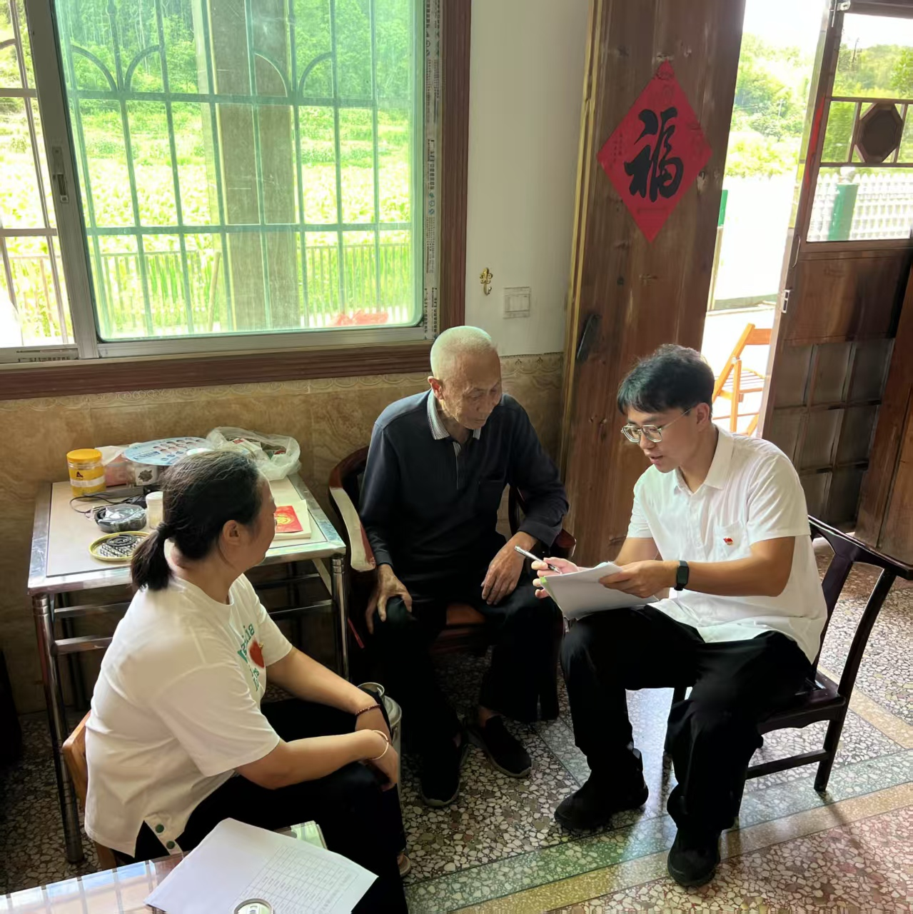杨梅山镇香花村党支部走访.png