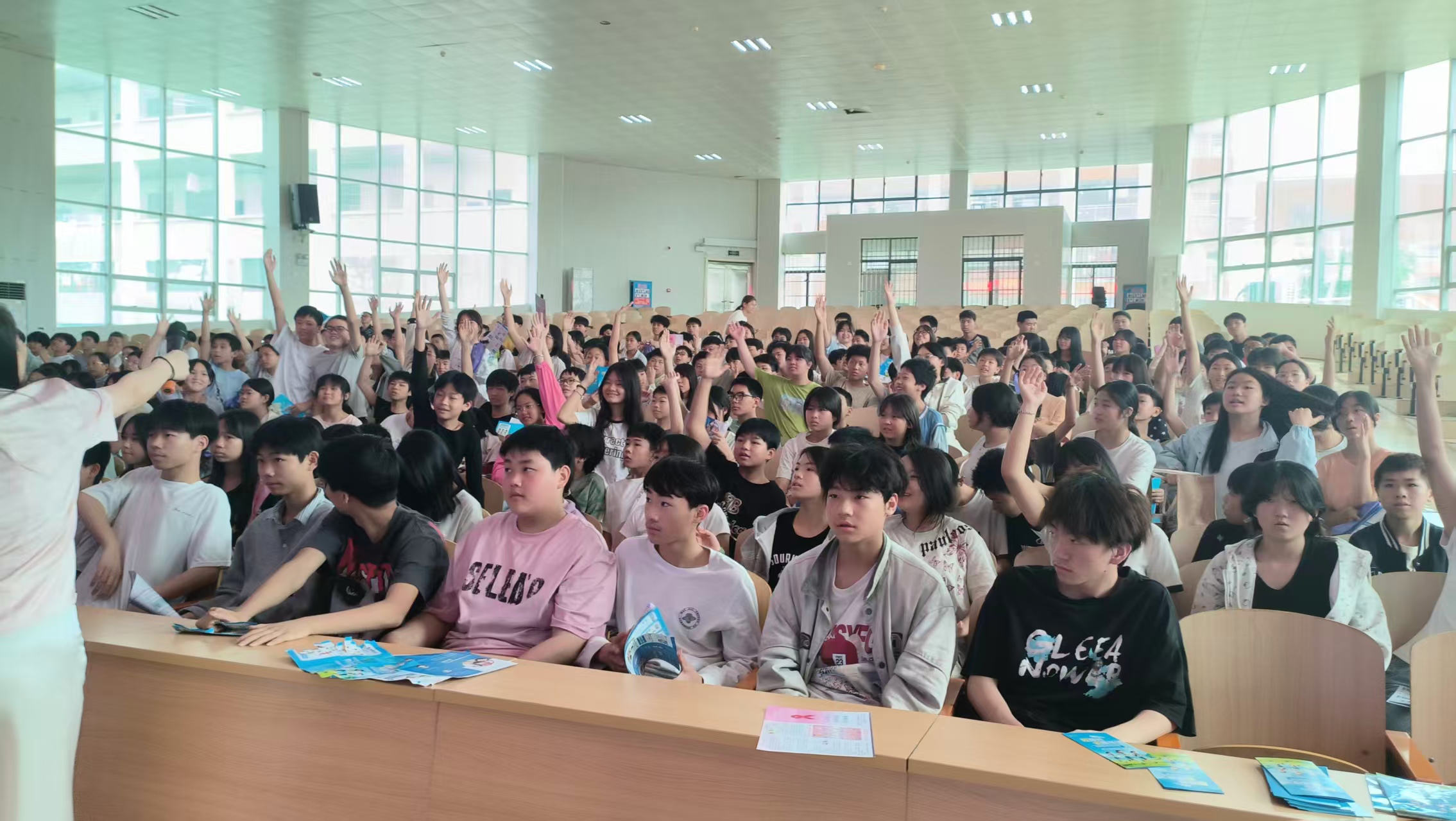 举手7.jpg