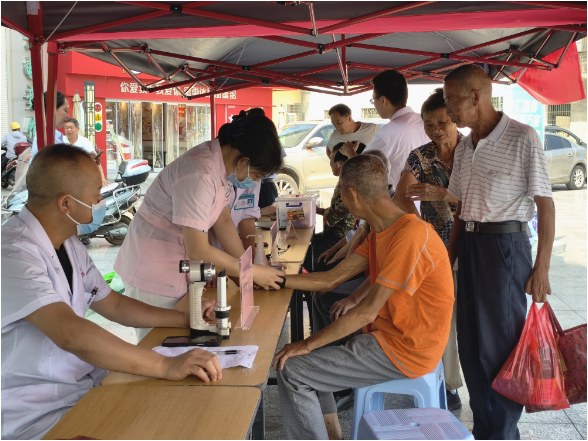 金融消保送安心 健康义诊暖老兵
