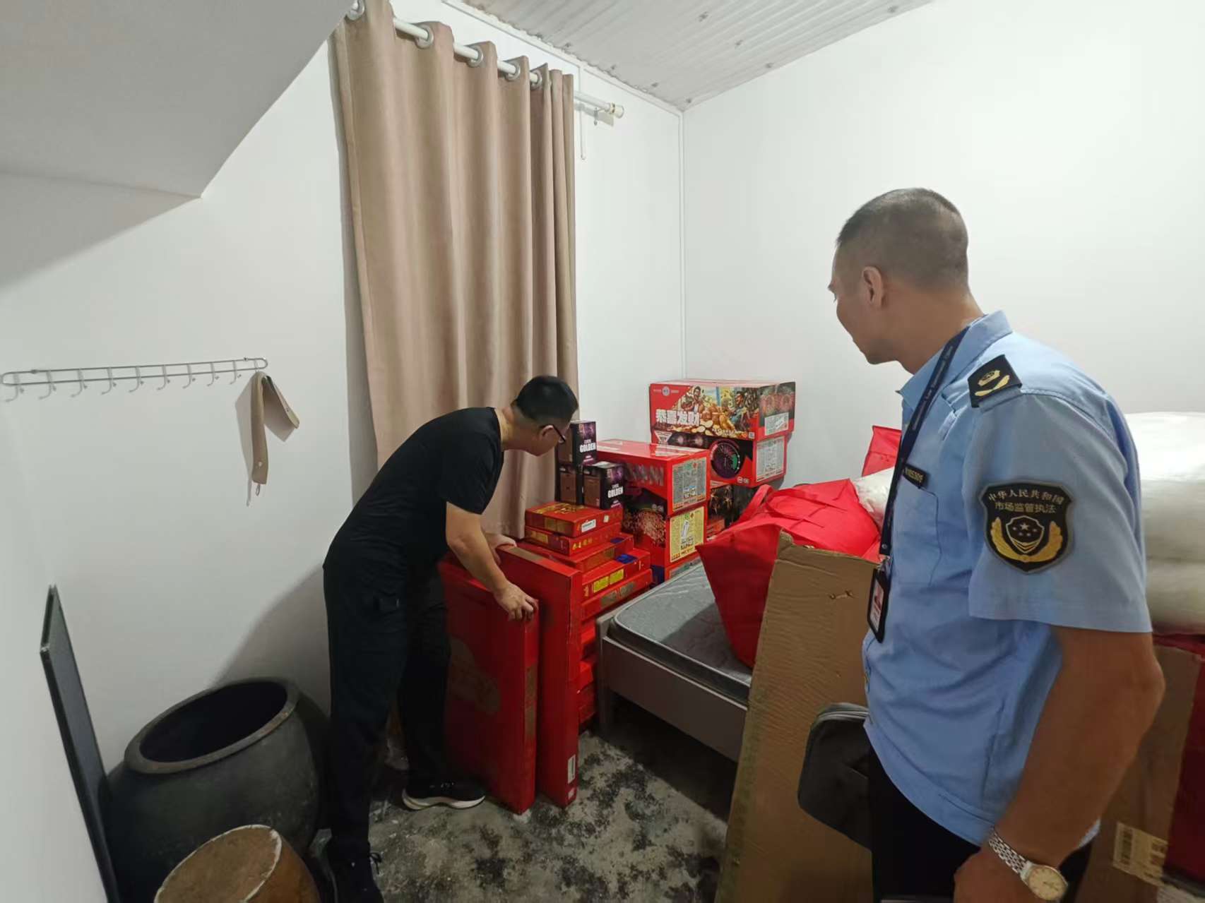 白石渡镇雷霆出击2.jpg