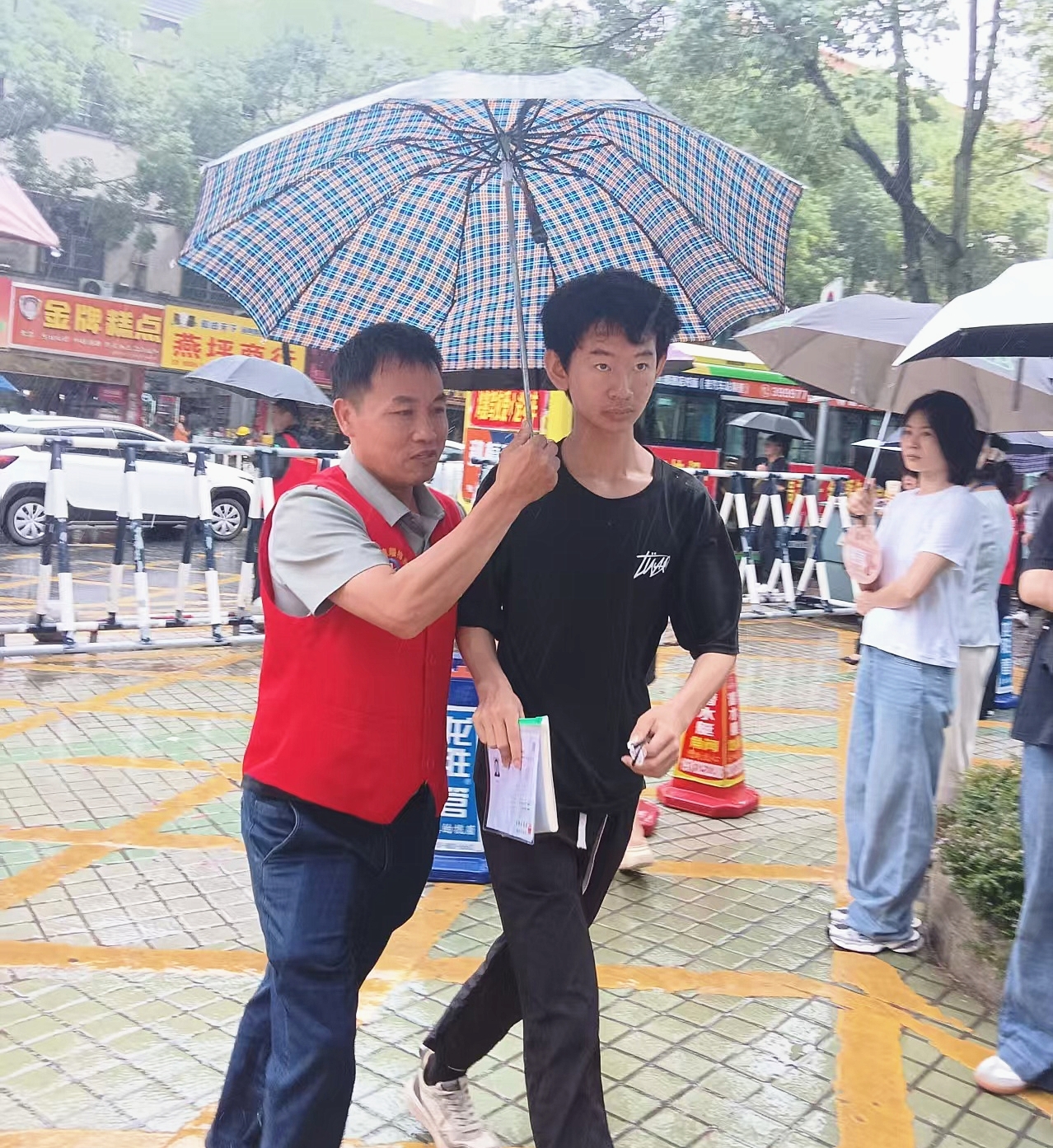 志愿护航高考_副本.jpg