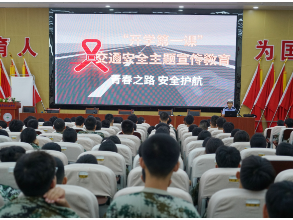 交通顽瘴痼疾整治 | 县公安局交管大队一中队到宜章县养正中学开展交通安全“开学第一课”