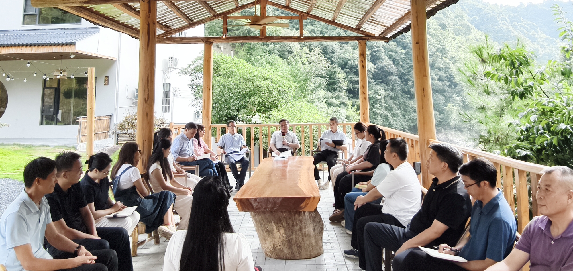 莽山读书分享会_副本.jpg 莽山读书分享会_副本.jpg
