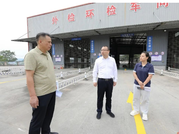 邓生华督导环保信访事项办理和秸秆禁限烧工作