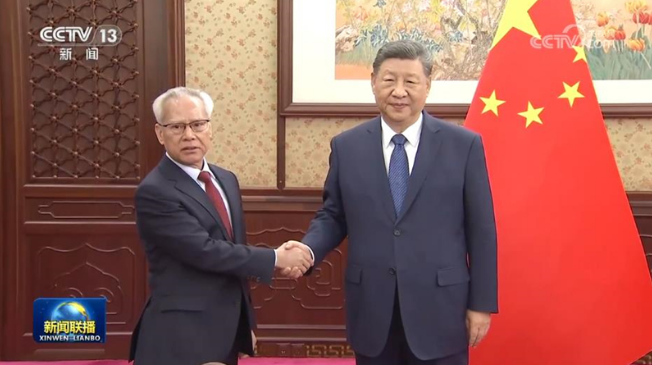 习近平听取岑浩辉述职报告