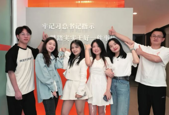 好评中国丨祖国大地上，处处都有青春的注脚