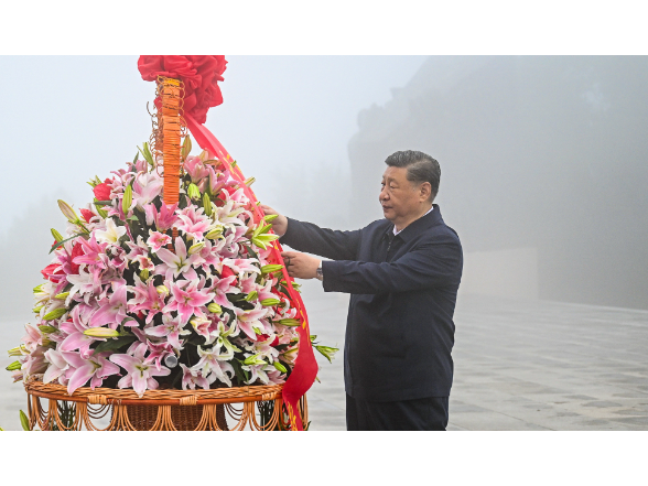 独家视频丨习近平在山西阳泉市向抗战烈士敬献花篮并参观百团大战纪念馆
