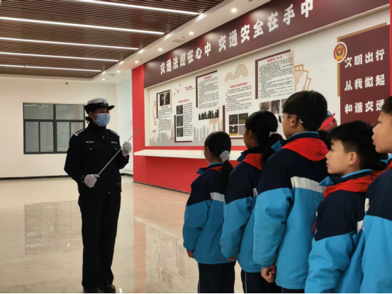 警校联动守护学生假期出行安全528.png