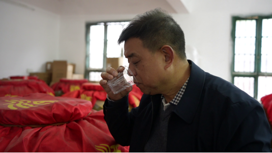 胡镇忠：传承爱与美好  精酿一坛好酒790.png