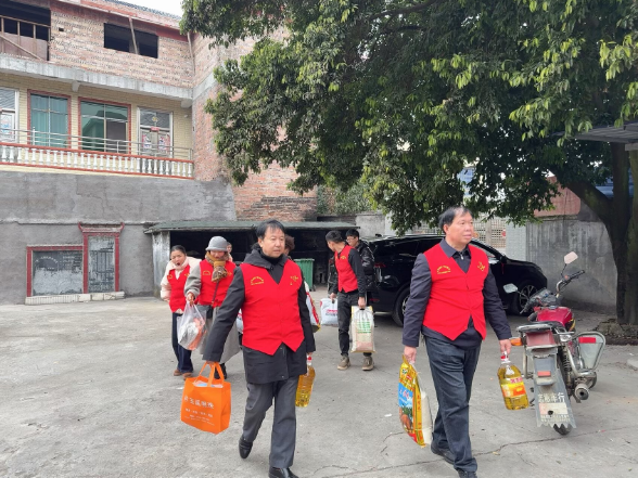 温情伴新春 志愿暖民心