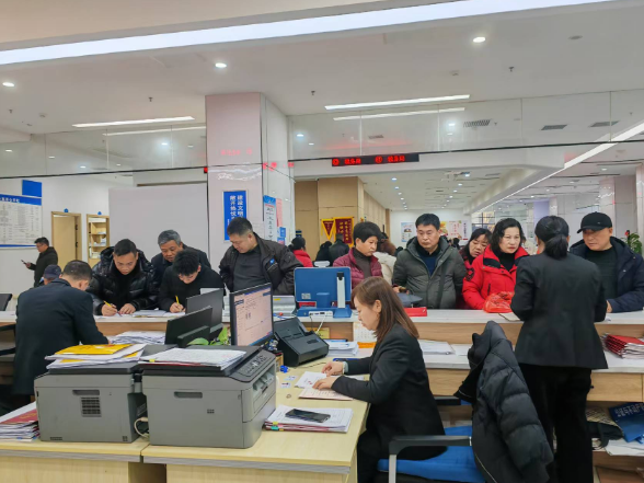 县自然资源局：多措并举应对登记高峰 便民利企暖冬行