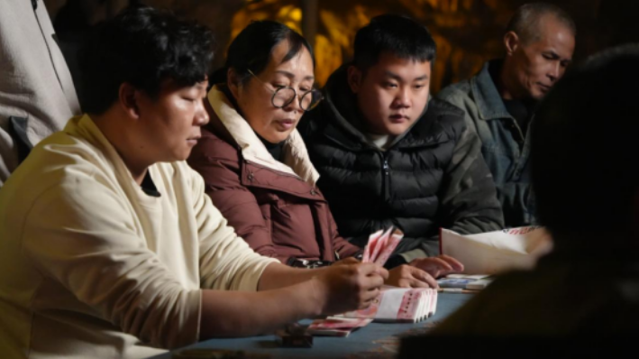 新春走基层 | 天塘镇天子山村：溶洞里分红  村民笑开颜