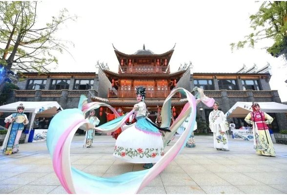 湘昆惊艳央视！魏大勋、刘婕苏仙岭上《少年游》太出圈