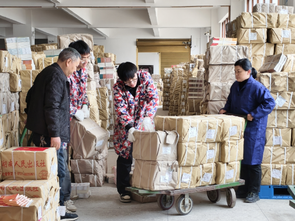 宜章县新华书店：紧锣密鼓备教材 全力以赴迎开学