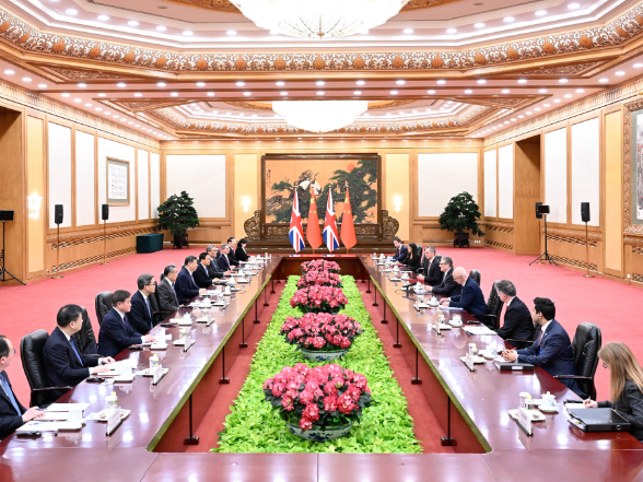 习近平会见英国首相斯塔默