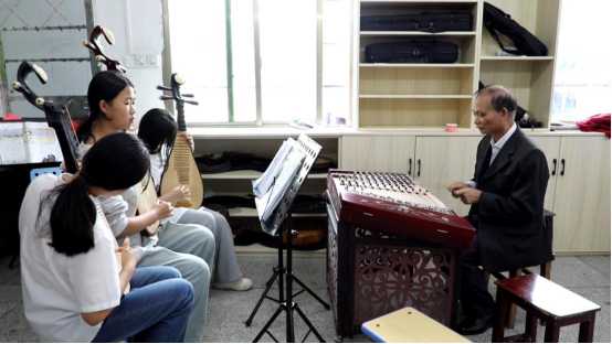 宜章莽山：支教老师爱心助学    情系瑶乡教育发展636.png