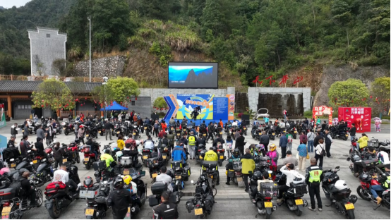 宜章莽山：数百“机车迷”激情穿越（新媒体）552.png