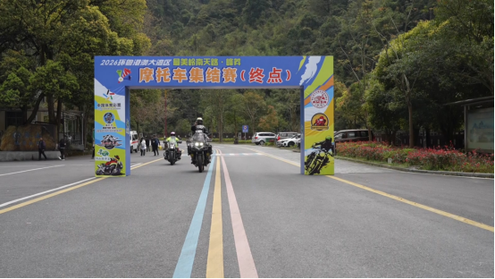 宜章莽山：数百“机车迷”激情穿越（新媒体）550.png