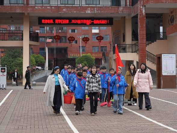 “好人之城”建设进行时 | 学雷锋护好桥 少年添彩好人城