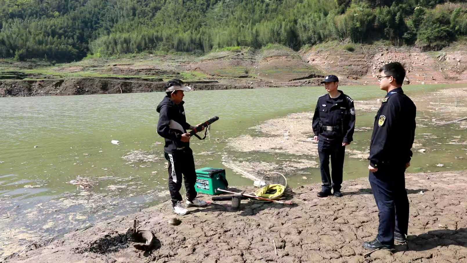 677d8899d86b97a027890feb73cf9424.jpg 677d8899d86b97a027890feb73cf9424.jpg