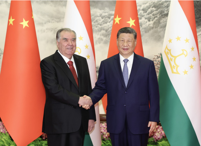 习近平同塔吉克斯坦总统拉赫蒙会谈