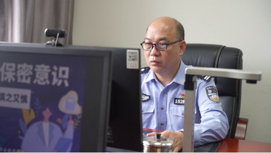 宜章李树秀:经侦“尖兵”守护百姓“钱袋子”987.png 宜章李树秀:经侦“尖兵”守护百姓“钱袋子”987.png