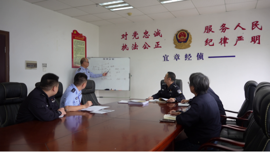 宜章李树秀:经侦“尖兵”守护百姓“钱袋子”990.png 宜章李树秀:经侦“尖兵”守护百姓“钱袋子”990.png