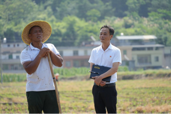 2025年郴州市劳动模范李锋：田间地头践初心   扎根基层办实事1358.png