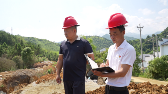 2025年郴州市劳动模范李锋：田间地头践初心   扎根基层办实事1362.png