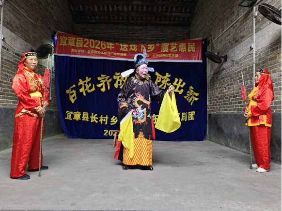 丝竹伴红舞 93岁剧团创办人携手乡村舞队 长村七一惠民汇演燃动乡村20260630423.png 丝竹伴红舞 93岁剧团创办人携手乡村舞队 长村七一惠民汇演燃动乡村20260630423.png