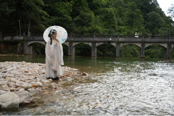 宜章莽山:景区劲吹古装风186.png