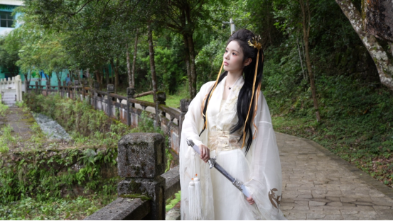 宜章莽山:景区劲吹古装风192.png