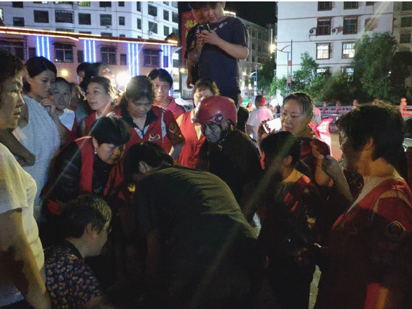 夜巡护平安 宜章志愿者紧急施救轻生聋哑女子