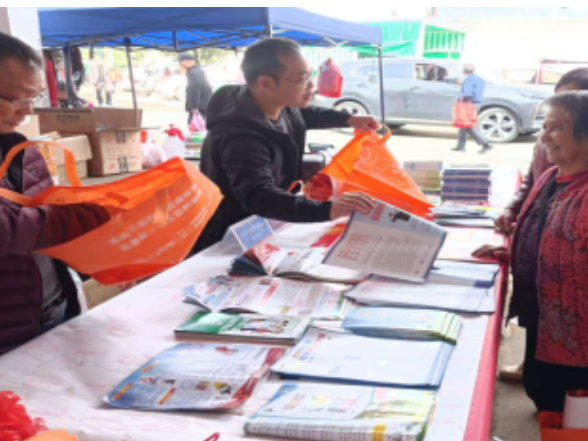 尊宪崇法 | 天塘镇墟日普法忙 宪法精神入人心