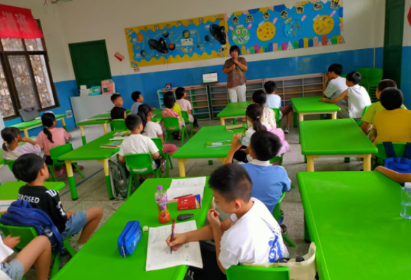高校下乡“托”起安心暑托班 —— 长村乡校地联动解家长忧 公益课堂暖童心