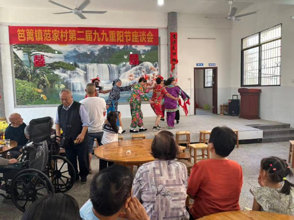 岁岁重阳情更浓 笆篱镇敬老暖意满乡村