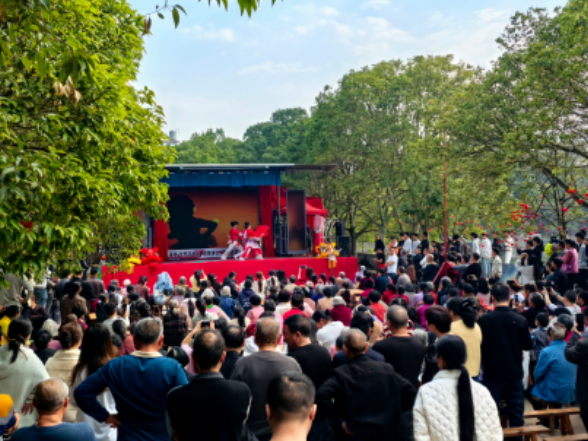 岩泉镇沙溪村：全村齐力办大戏 载歌载舞过春节